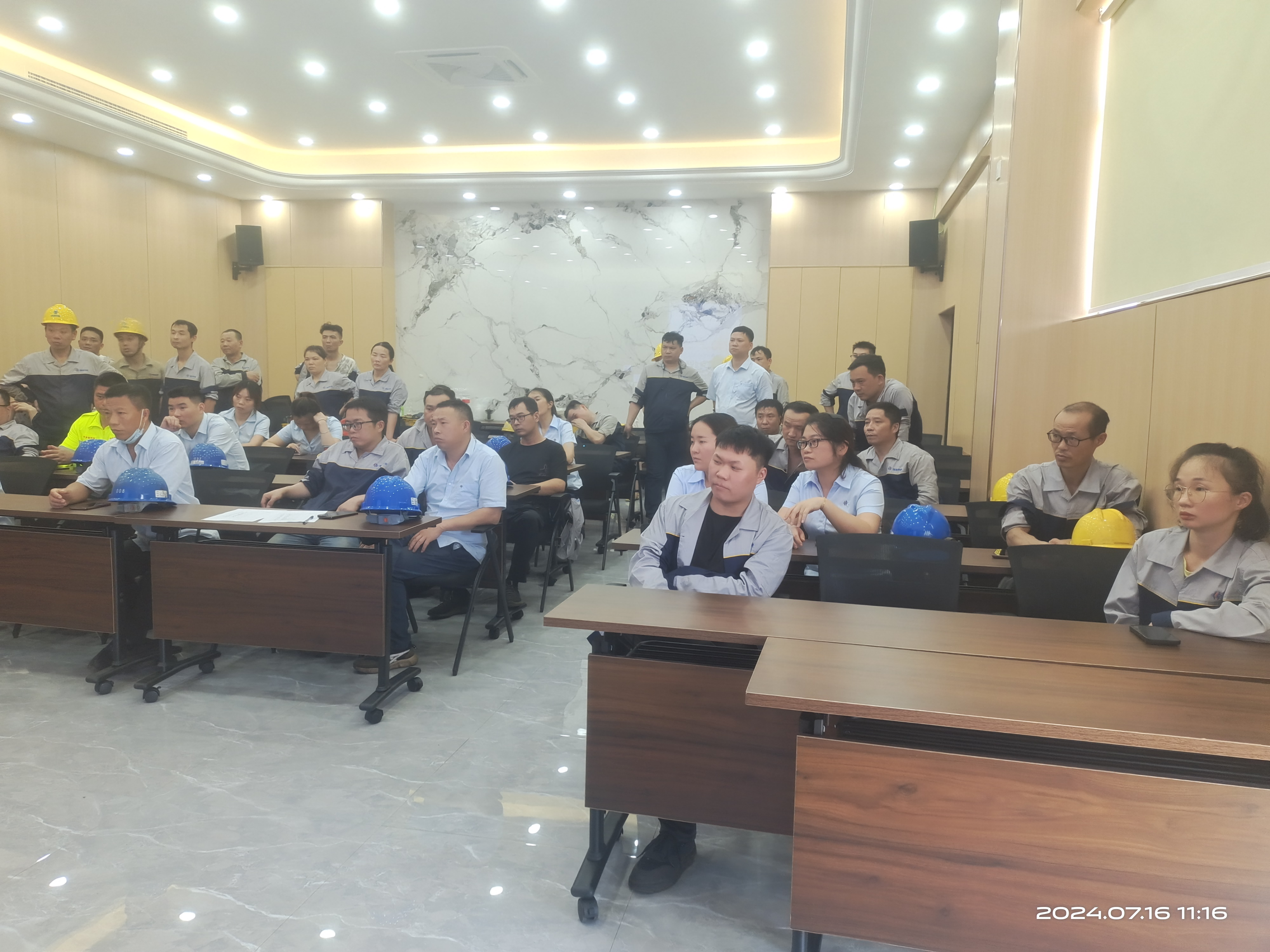 16ace1ea-7b7a-40e0-b942-b1b2a93f1d28